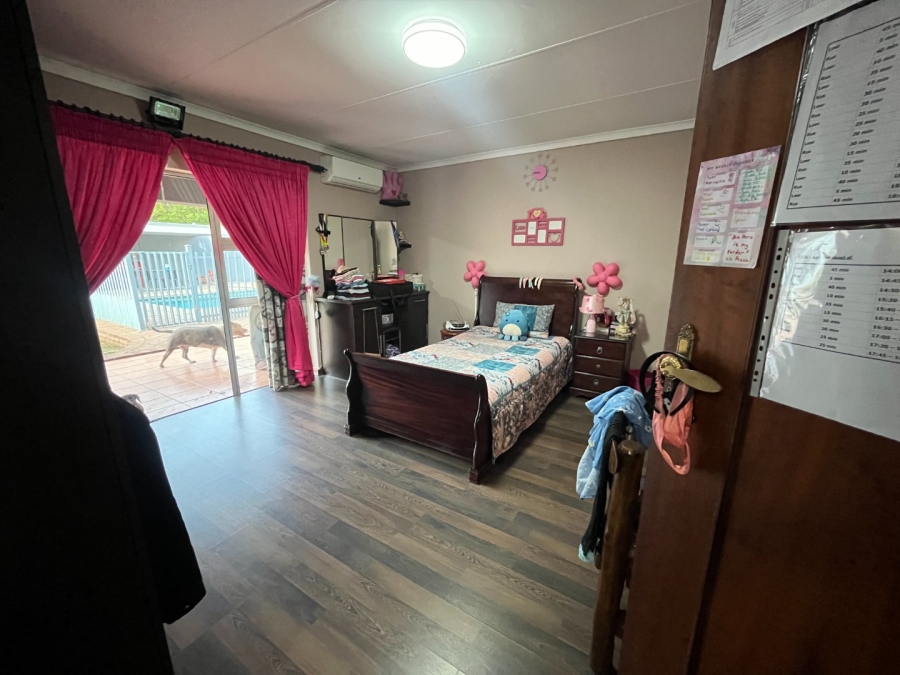 5 Bedroom Property for Sale in Van Der Hoff Park North West